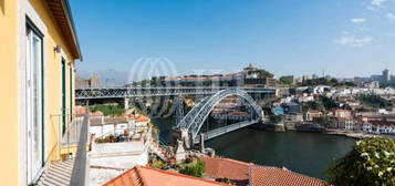 Apartamento T2 com vistas rio Douro, centro do Porto