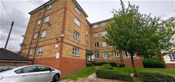Flat for sale in Seamarks Court, Kingsway, Luton LU4