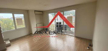 Ortaköy'de cadde üzerinde 170m2 3+1satılık dubleks daire