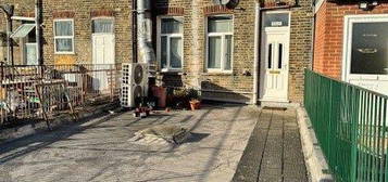 2 bed flat to rent