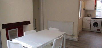 4 bed shared accommodation to rent