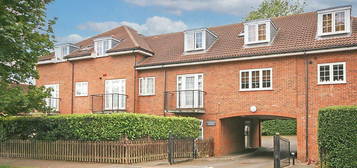 Flat to rent in Vicarage House, 106 Ludwick Way, Welwyn Garden City, Hertfordshire AL7