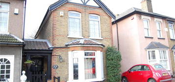 Detached house to rent in Havering Road, Romford, Essex RM1