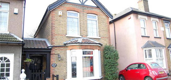 Detached house to rent in Havering Road, Romford, Essex RM1