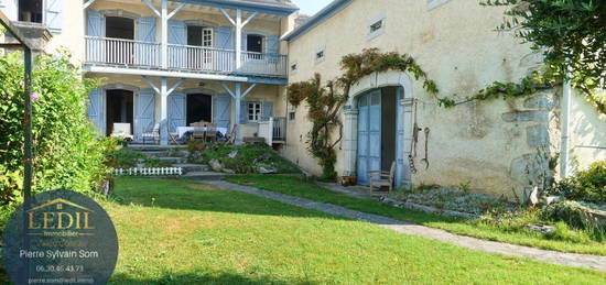 Belle propriété face aux montagnes