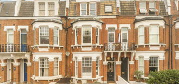 Flat to rent in Norroy Road, London SW15