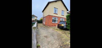 3 bed semi-detached house to rent