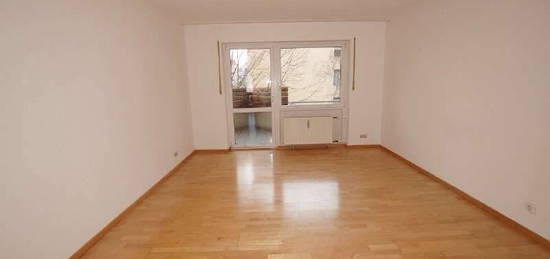 Helle 2 Zimmer-Wohnung mit Balkon