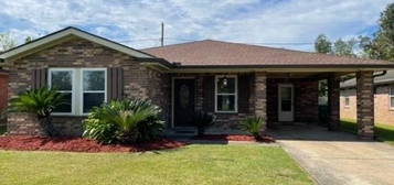 123 Dianne Dr, Saint Rose, LA 70087