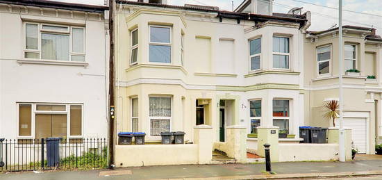 Maisonette to rent in Clifton Road, Worthing BN11