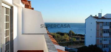 Apartamento duplex com terraço e vista de mar