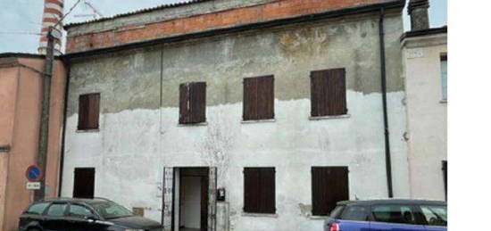 Appartamento all'asta in via Visi, 36