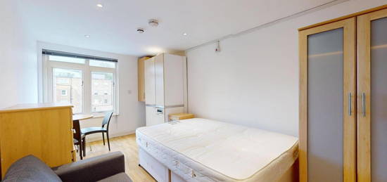 Studio to rent in Courtfield Gardens, London SW5