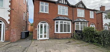 Semi-detached house to rent in Gordon Road, West Bridgford, Nottingham NG2