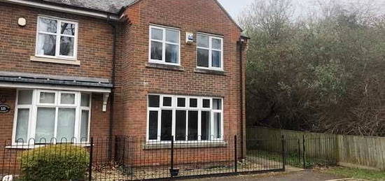 3 bed semi-detached house to rent