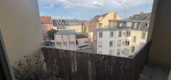 Strasbourg Halles Tribunal F2 avec balcon 46.70m²