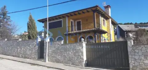 Chalet unifamiliar en Avenida de la Madre Maravillas