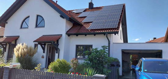 Charmante Doppelhaushälfte in Ingolstadt-Monikaviertel mit Wintergarten und Solaranlage