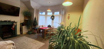 2 bed maisonette to rent