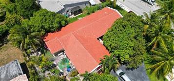 10511 NW 43rd Ct, Coral Springs, FL 33065