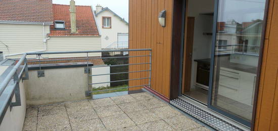 Appartement type F3 avec terrasse - jardinet - place de parking sécurisée