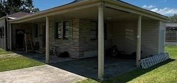 311 Clayton Dr, Norco, LA 70079