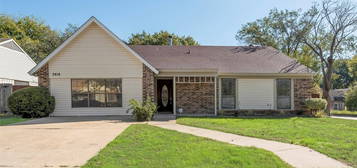 3818 Inwood Ct, Grand Prairie, TX 75052