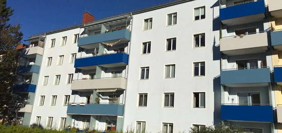 Gepflegte, sonnige 3-Zimmer-Mietwohnung mit Küche & West-Balkon in ruhiger & dennoch zentrumsnaher Lage