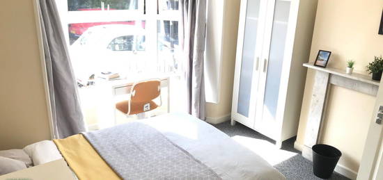 Room to rent in Milton Road, Southampton SO15