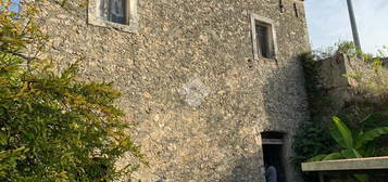 CASA DI CORTE A CASALVIERI