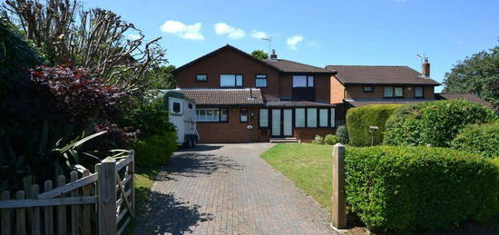 5 bedroom detached house for sale