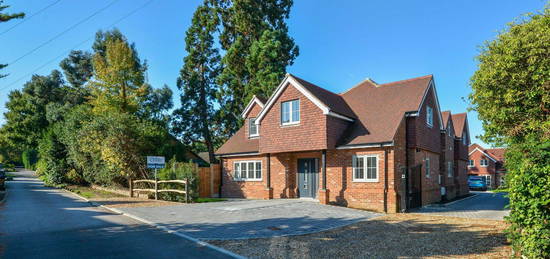 4 bed detached house for sale