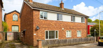 Maisonette to rent in Church Street, Hungerford RG17