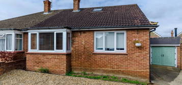 Bungalow to rent in Bryanstone Close, Guildford GU2, Guildford,