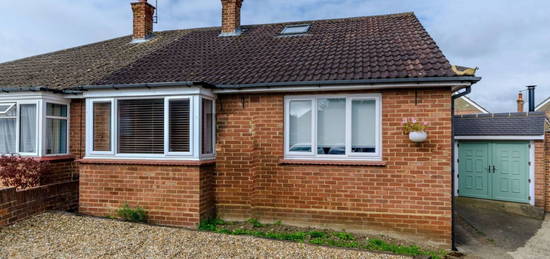 Bungalow to rent in Bryanstone Close, Guildford GU2, Guildford,