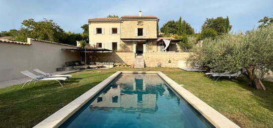 Maison avec piscine au pied du Mont Ventoux