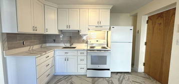 6 McLean Pl Apt 1, Cambridge, MA 02140