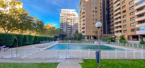 Piso en venta en Avenida de Gómez Laguna, Montecanal