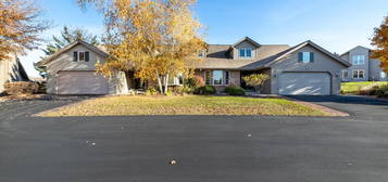 115 Deer Ridge Dr, West Bend, WI 53095