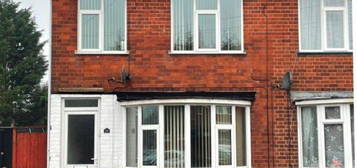 3 bed semi-detached house to rent