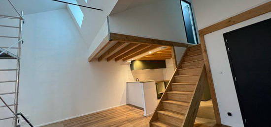 Loft dans ancien atelier à louer