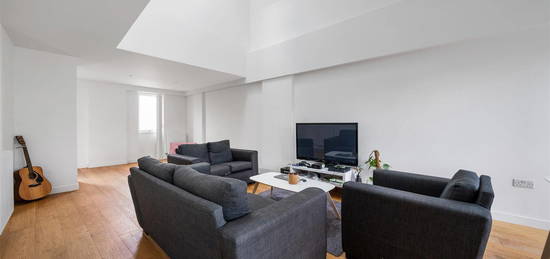 Flat to rent in Rope Court, Canoe Walk, Limouse E14