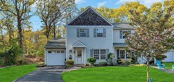 12 Grouse Path, Coram, NY 11727