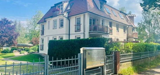 Geschmackvolle, neuwertige 2-Raum-Wohnung mit geh. Innenausstattung mit Balkon und EBK