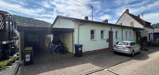 Doppelhaus mit Einliegerwohnung und Carport zum Verkauf