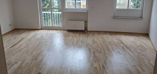 Geschmackvolle, modernisierte 2-Zimmer-Wohnung mit Balkon und EBK in München Bogenhausen