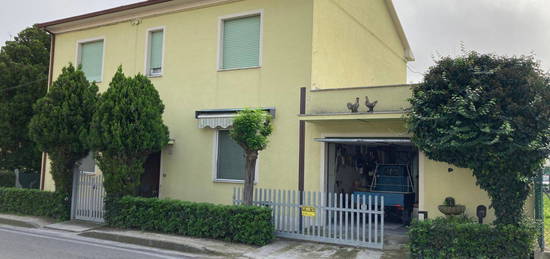 Casa indipendente in vendita in via Arceviese, 9