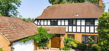 Detached house to rent in Epping New Road, Buckhurst Hill IG9