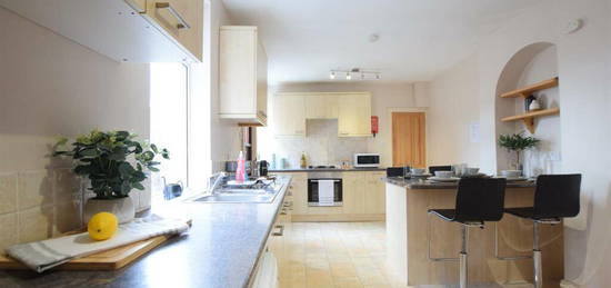 4 bedroom terraced house