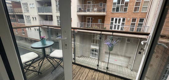 Flat to rent in Lower Canal Walk, Southampton SO14